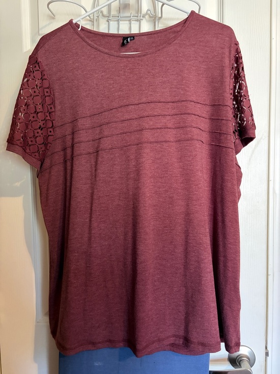 Automet Tops - Women's Short Sleeve Knit Top with Lace Sleeves - Burgundy